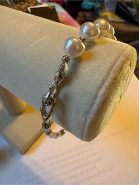 Beautiful white pearl and plated sterling silver Bracelet. Size Small. NWOT